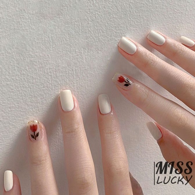 Cách chọn dáng móng tay để ngón tay trông thon dài  Harpers Bazaar