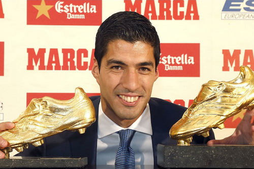 Suarez cùng con khoe “Chiếc giày vàng” - Báo Người lao động
