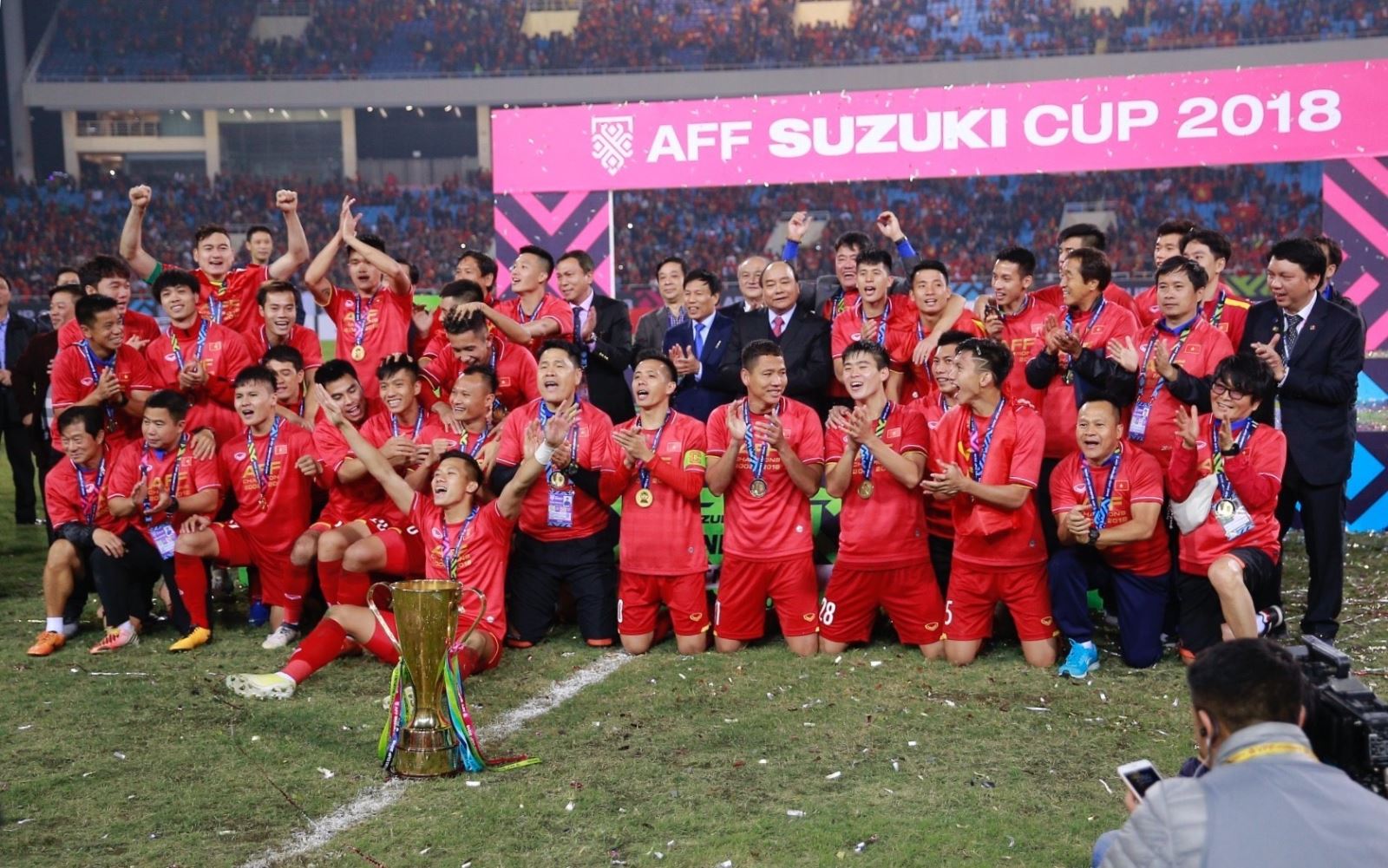 Đánh bại đội tuyển Malaysia ở trận chung kết lượt về, Việt Nam đã lên ngôi vô địch | baotintuc.vn